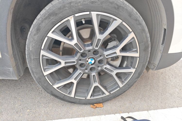 宝马X1 2022款 xDrive25Li 尊享型车身外观6007