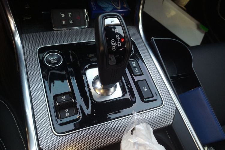 捷豹XEL 2021款 2.0T 250PS R-DYNAMIC S进取运动版中控内饰18