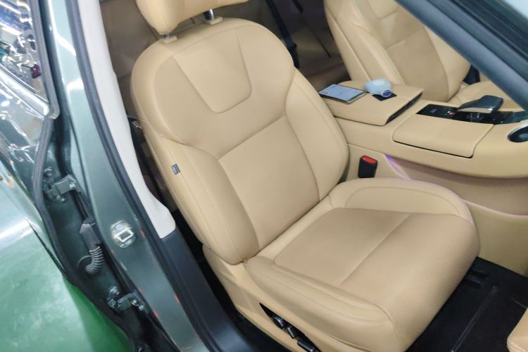 鸿蒙智行 问界M5 2022款 增程四驱性能版局部细节41