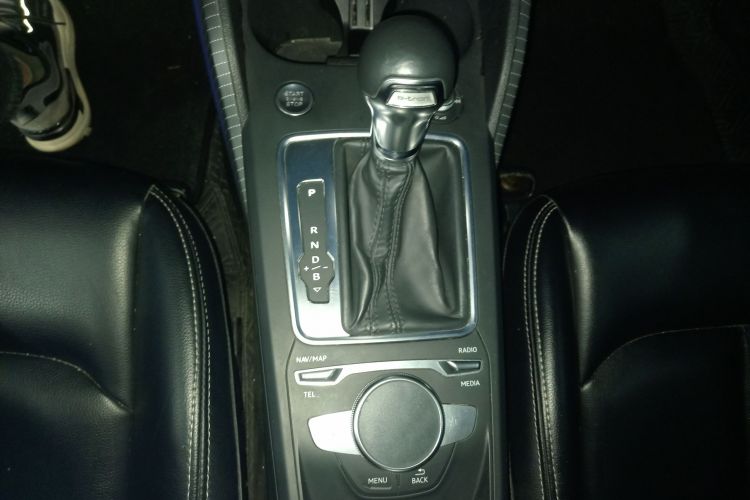 奥迪Q2L e-tron 2019款 Q2L e-tron 纯电智酷型中控内饰18