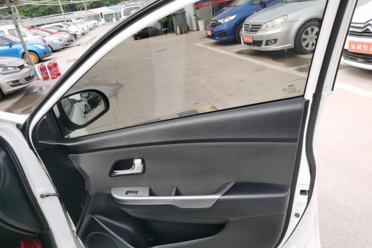 起亚K2 2015款 三厢 1.4L MT GLS中控内饰7005