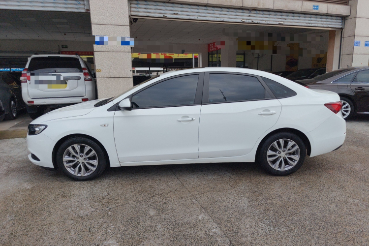 别克 英朗 2021款 改款 1.3T 自动轻混动精英型车身外观4