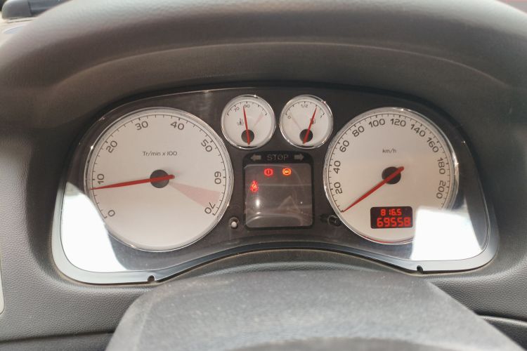 标致307 2013款 两厢 1.6L 手动舒适版中控内饰14