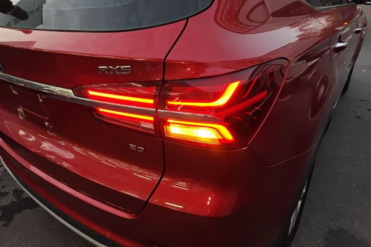 荣威RX5 2018款 20T 两驱自动旗舰版车身外观9