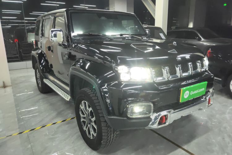 北京BJ40 2020款 2.0T 自动四驱城市猎人版至尊型车身外观3