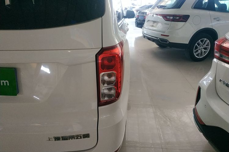 五菱汽车 五菱宏光 2018款 1.5L S舒适型L2B车身外观9