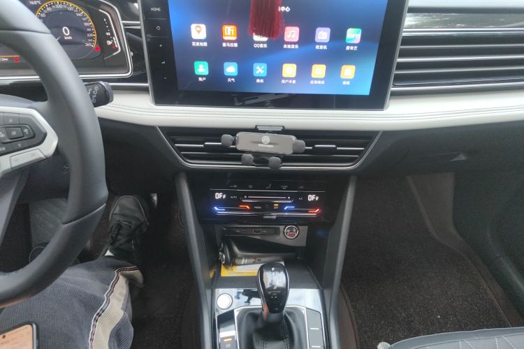 大众 途观L 2025款 出众款 300TSI 自动两驱龙腾版中控内饰16