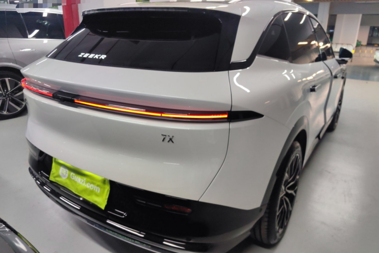 极氪7X 2025款 75kWh 后驱智驾版车身外观7
