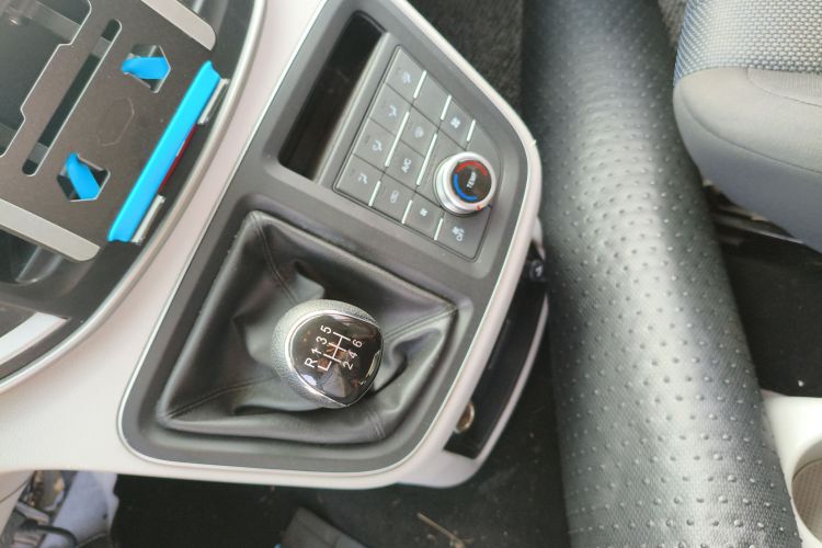 江淮瑞风 瑞风M4 2020款 2.0CTI 柴油 手动劲锐型 国VI中控内饰18