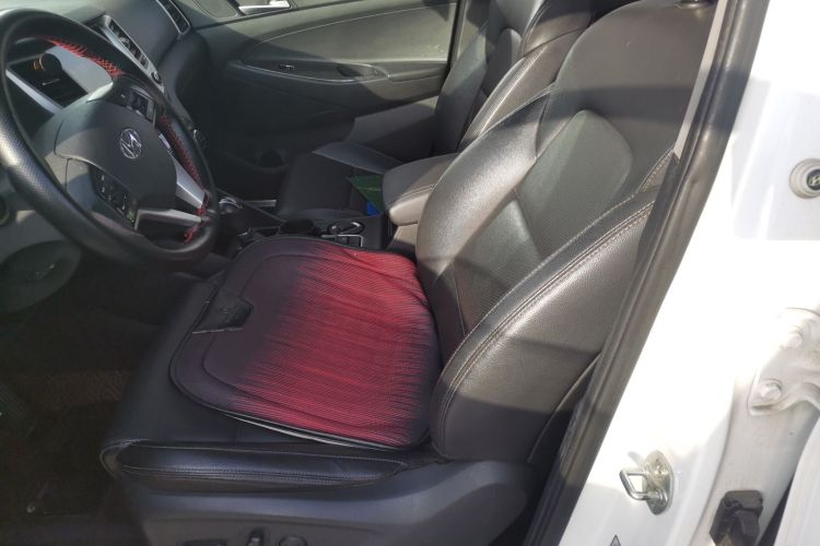 现代 途胜 2018款 1.6T 双离合两驱15周年特别版局部细节19