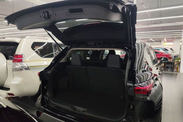 丰田 汉兰达 2026款 2.5L智能电混双擎两驱精英版 7座机舱底盘23