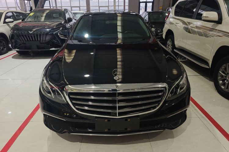 奔驰E级 2018款 改款 E 300 L 时尚型车身外观2