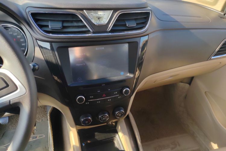 五菱汽车 五菱宏光 2015款 1.5L S1舒适国V中控内饰16