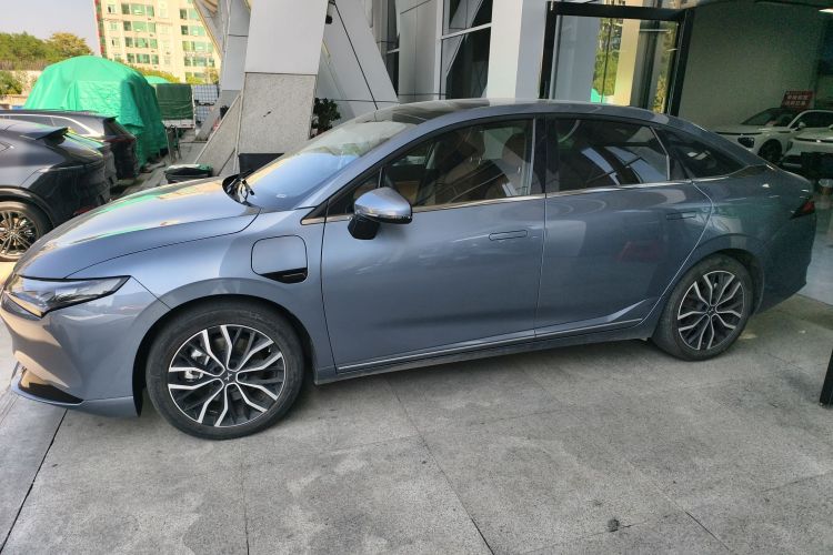 小鹏P5 2024款 500Plus版车身外观4