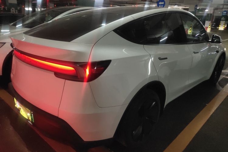 特斯拉 Model Y 2025款 长续航全轮驱动版车身外观6005
