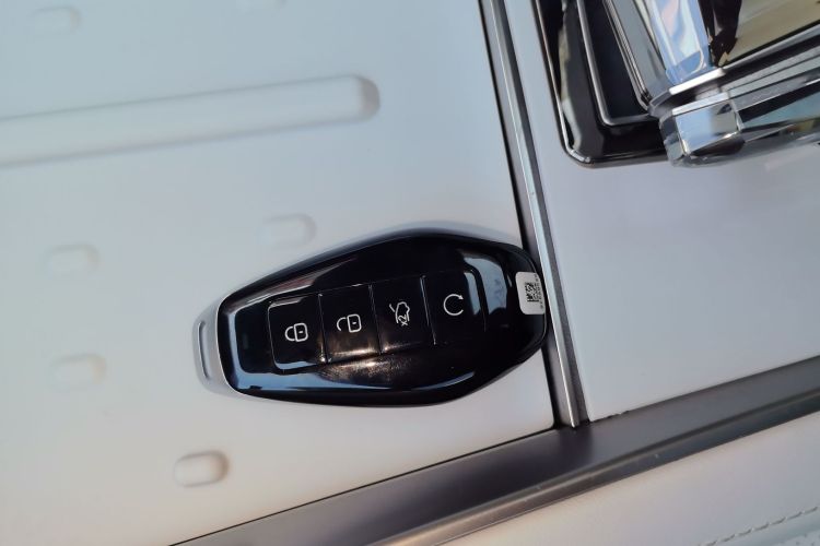 腾势Z9GT 2024款 1100四驱Max版中控内饰7001