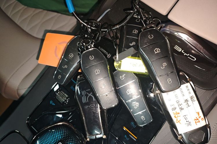 比亚迪 汉 2025款 DM-i 智驾版 125KM激光雷达旗舰型中控内饰11