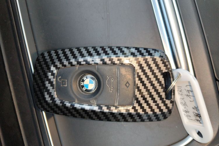 宝马3系 2018款 330i M运动曜夜版中控内饰11