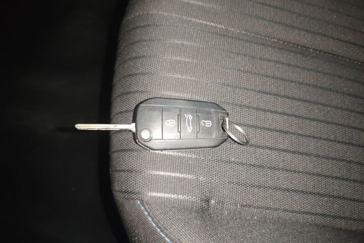 标致308 2018款 1.6L 手动时尚版中控内饰11