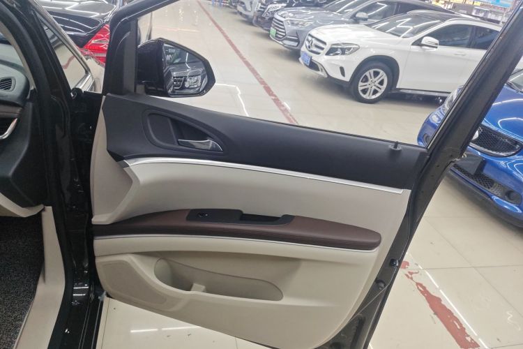 别克GL8 2021款 陆上公务舱 652T 豪华型中控内饰7005