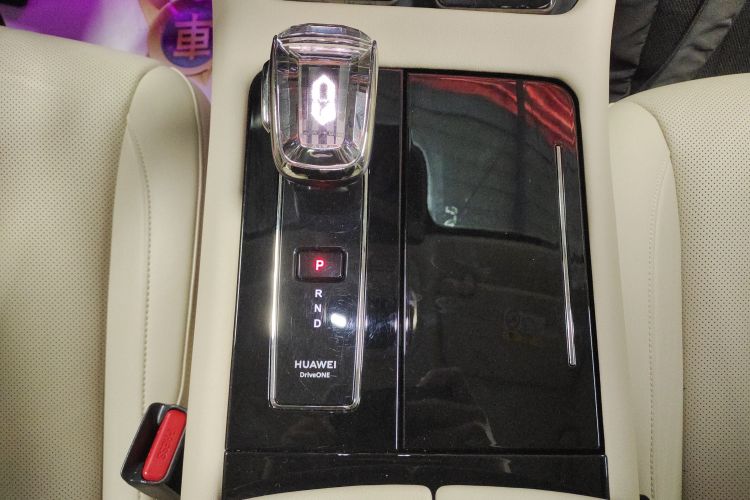 鸿蒙智行 问界M7 2022款 1.5T 四驱豪华版中控内饰18