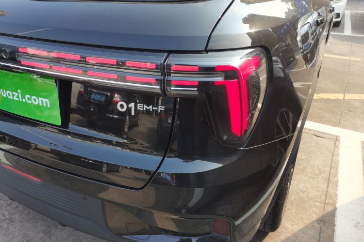 领克01 2023款 1.5TD EM-F PM车身外观9