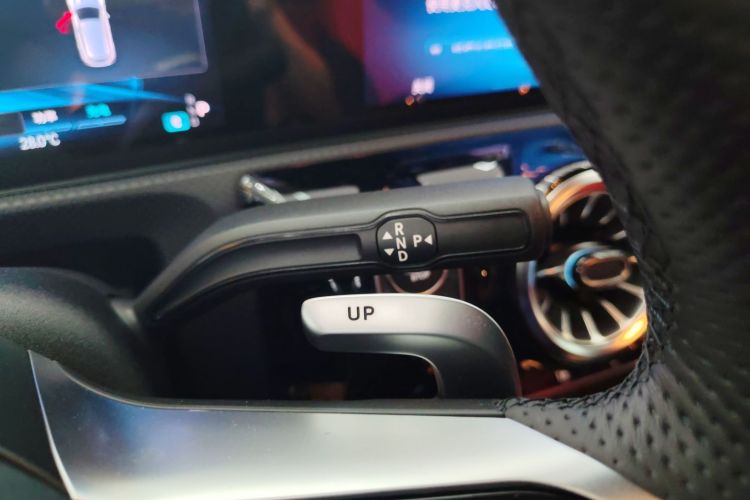 奔驰A级AMG(进口) 2024款 AMG A 35 4MATIC中控内饰18