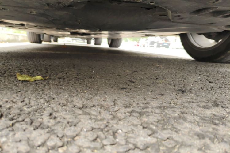 丰田 亚洲龙 2023款 双擎 2.5L XLE尊贵版局部细节9008