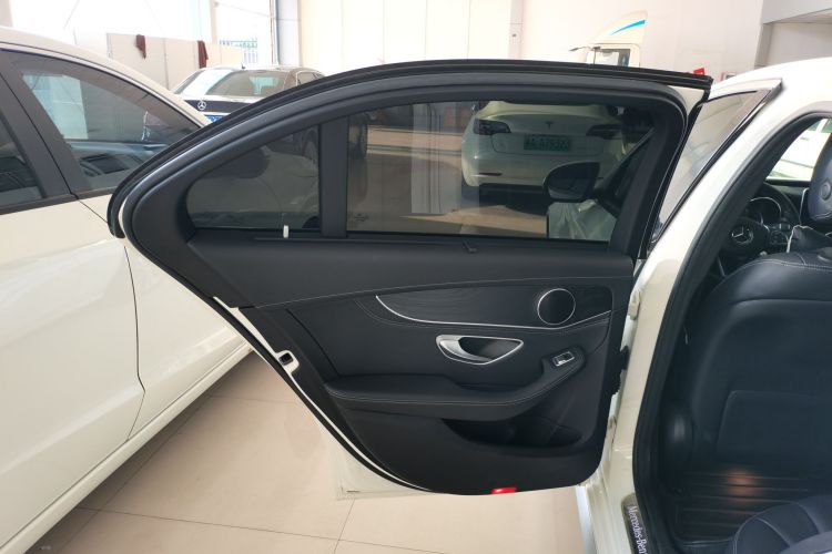 奔驰C级 2017款 改款 C 200 L 4MATIC 运动版中控内饰49