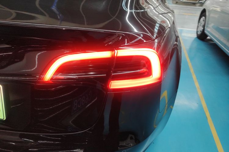 特斯拉 Model 3 2020款 Performance高性能全轮驱动版车身外观9