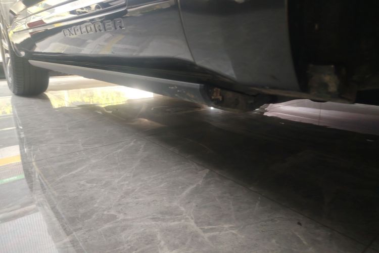 福特 探险者 2023款 EcoBoost 285 四驱钛金版 7座局部细节9001