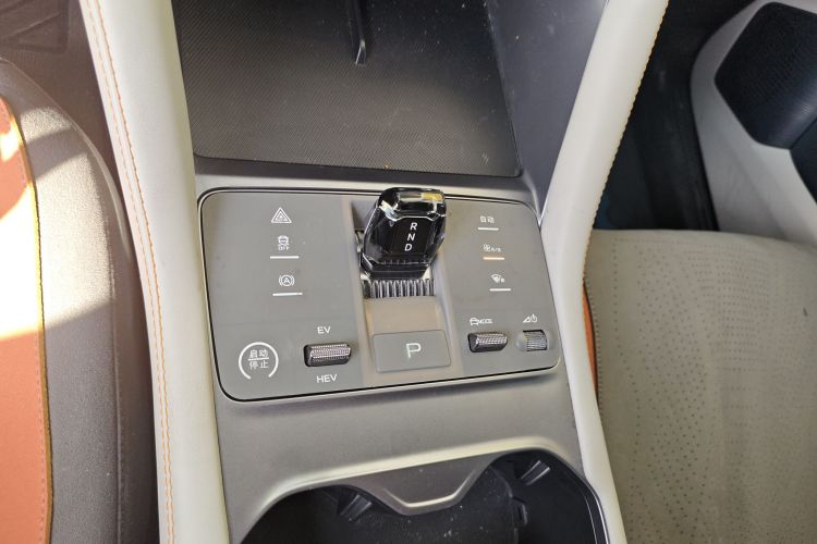 比亚迪 宋PLUS新能源 2024款 荣耀版 DM-i 110km 旗舰型中控内饰18