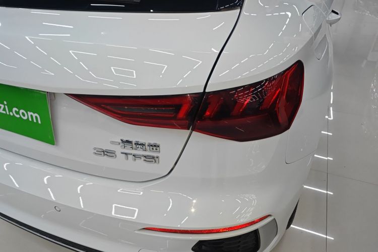 奥迪A3 2023款 改款 Sportback 35 TFSI 时尚运动型车身外观9