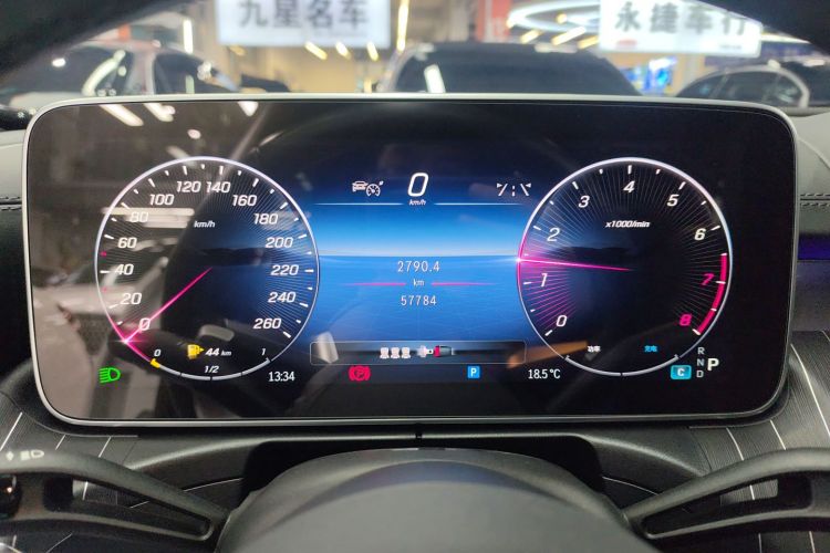 奔驰C级 2023款 改款 C 260 L 运动版中控内饰14