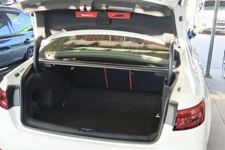 奥迪A4L 2017款 40 TFSI 时尚型局部细节23