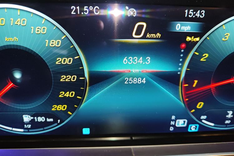 奔驰E级 2023款 E 300 L 运动时尚型中控内饰15