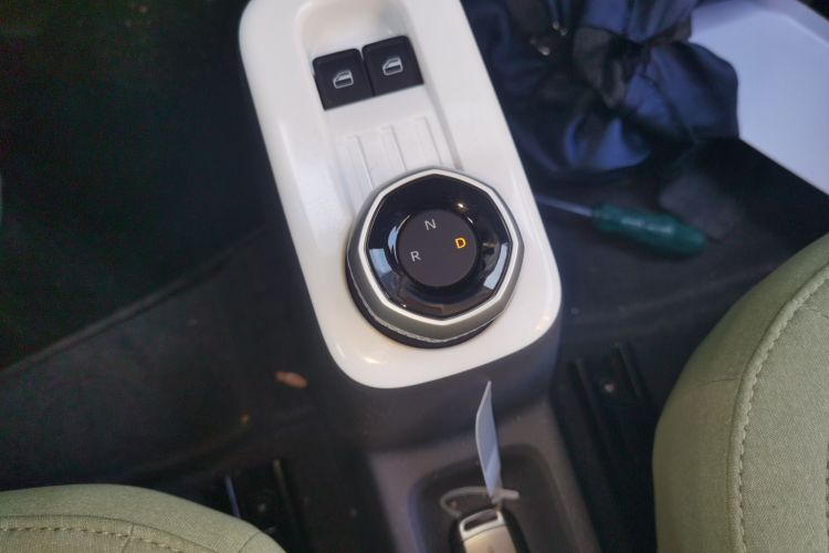 吉利银河 2025款 210km 熊猫骑士中控内饰18