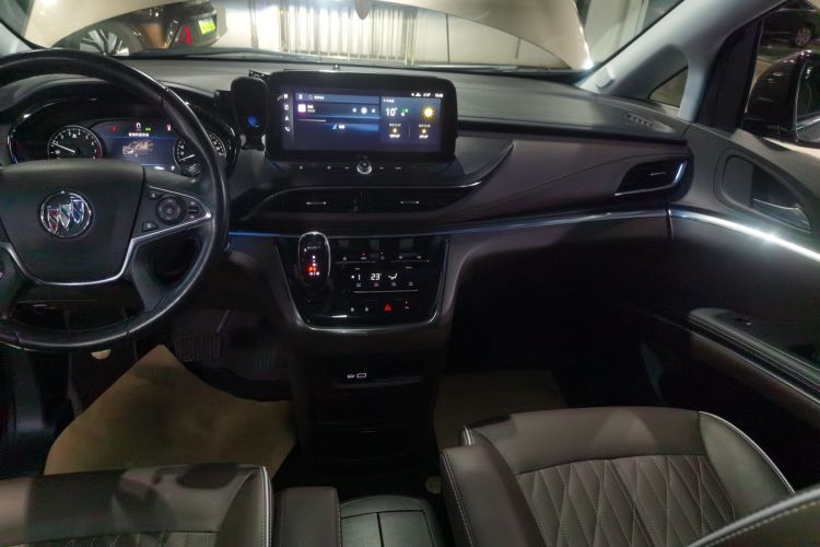 别克GL8 2021款 陆上公务舱 652T 豪华型中控内饰16