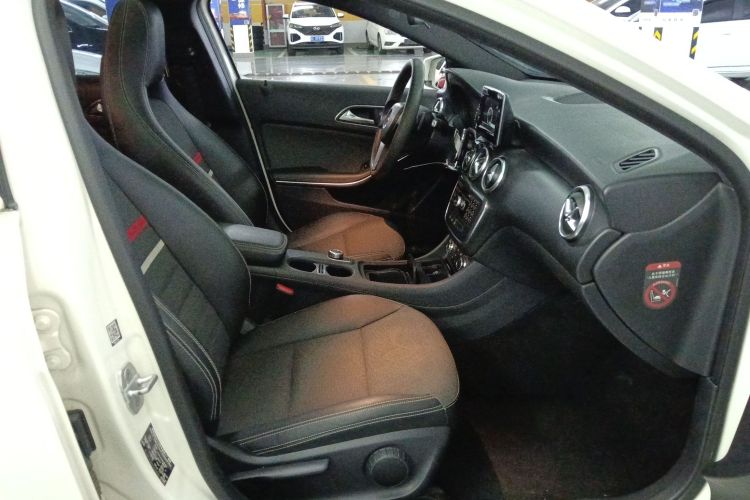 奔驰A级(进口) 2015款 A 180 标准型局部细节41