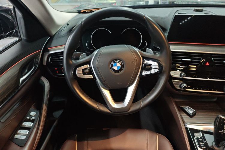 宝马5系 2018款 改款 530Li 领先型 豪华套装中控内饰13