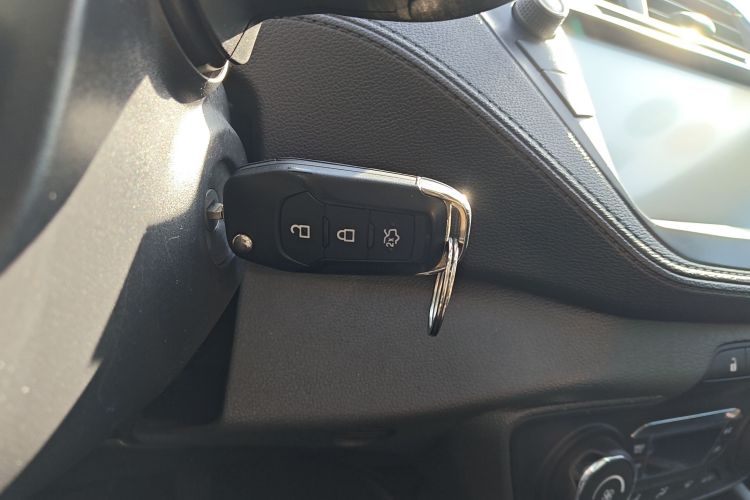 福特 福睿斯 2017款 幸福版 1.5L 手动时尚型中控内饰11