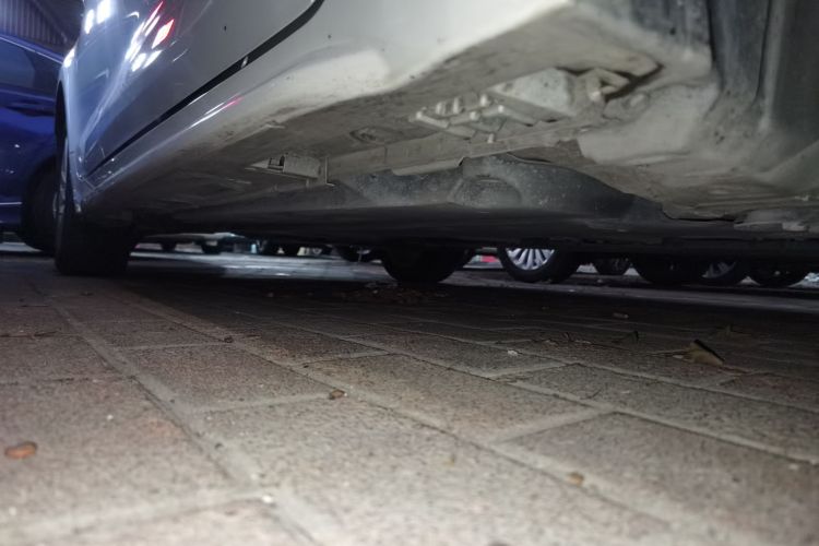 丰田 雷凌 2021款 双擎 1.8H E-CVT豪华版局部细节9001