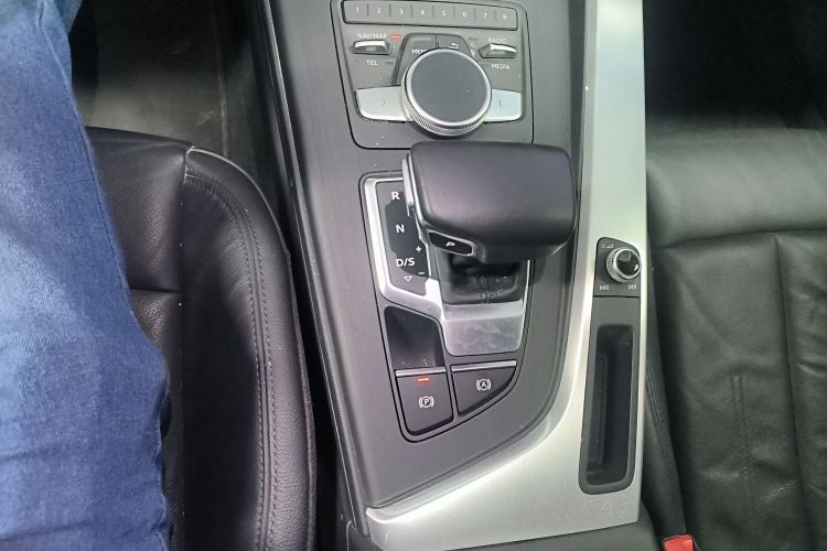 奥迪A4L 2019款 40 TFSI 时尚型 国V局部细节18