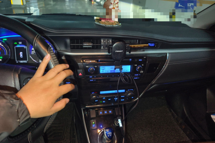 丰田 卡罗拉 2016款 双擎 1.8L E-CVT精英版中控内饰16