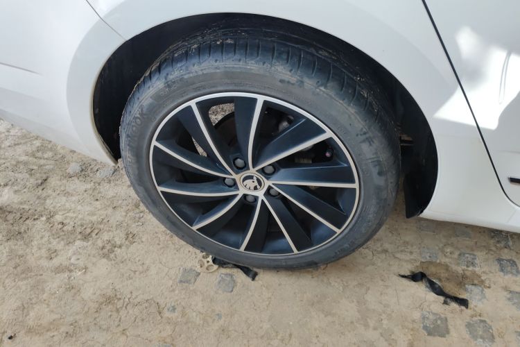 斯柯达 明锐 2019款 TSI280 DSG智行豪华版 国V车身外观6008