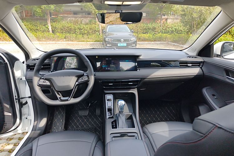 荣威i5 2023款 1.5L CVT尊荣版中控内饰7002