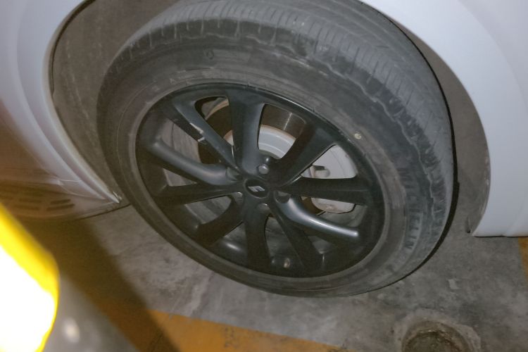 理想汽车 理想ONE 2020款 增程6座版车身外观10