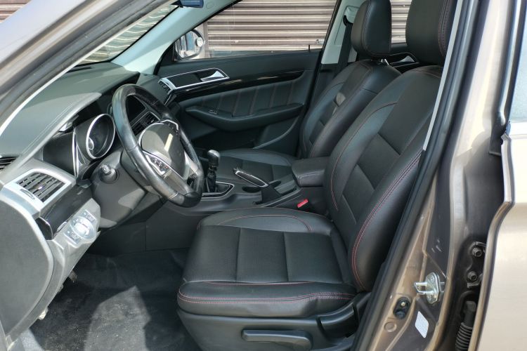 猎豹汽车 猎豹CS10 2017款 2.0T 手动风尚型中控内饰19