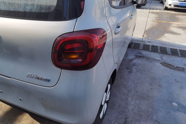 五菱汽车 宏光MINIEV 2025款 四门版 臻享+款车身外观9