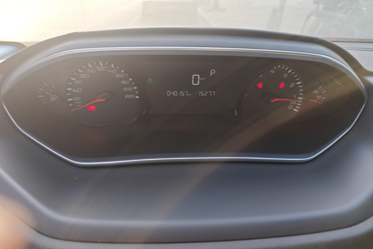 标致308 2016款 1.6L 自动时尚版中控内饰14